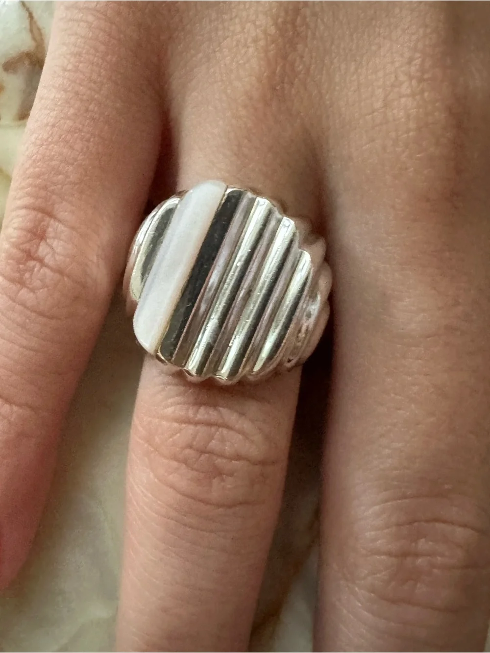 925 BOMA Sterling Silver Ribbed Dome Ring - White mother of Pearl Size 7